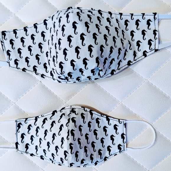 7$ 5/25$ Face mask Reversible - Picture 5 of 5